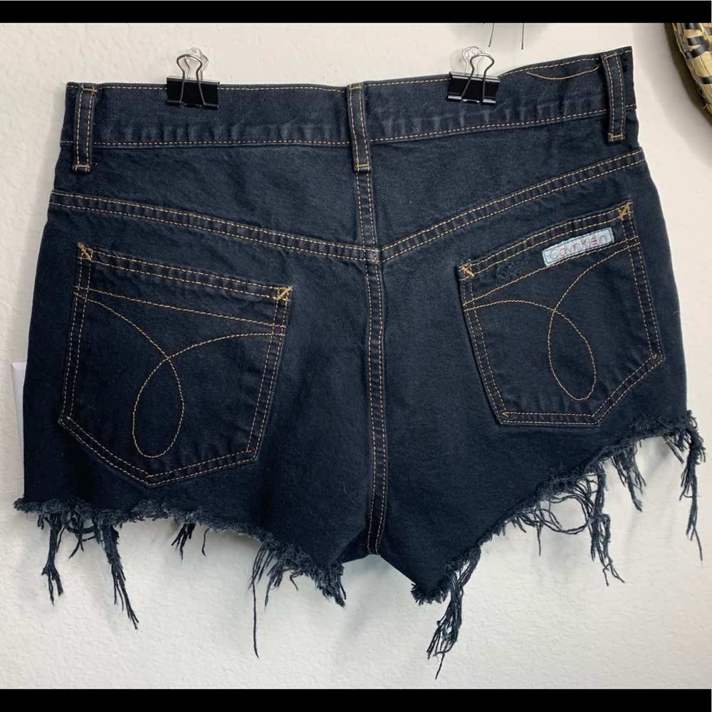 Distressed shorts - Picture 2 of 3